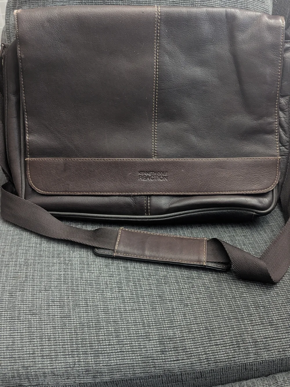 Kenneth Cole Reaction Colombian Leather Crossbody Laptop & Tablet Messenger Bag